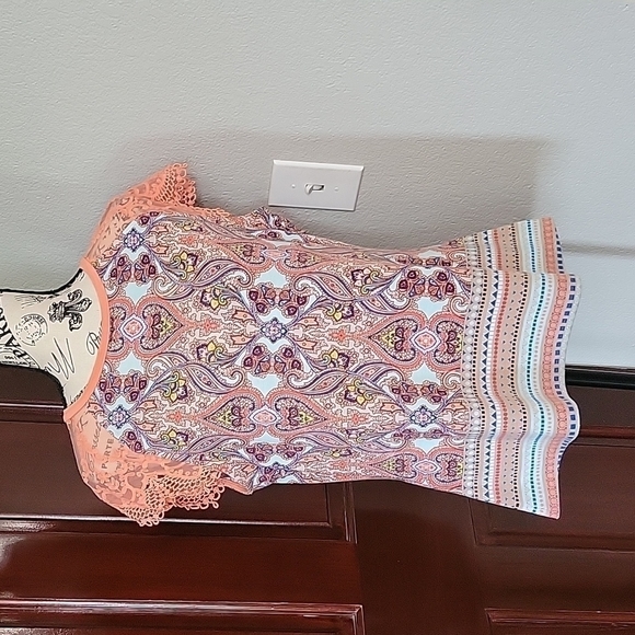 Bisou Bisou Tops - 𝅺COLORFUL printed knit top with lace cap sleeves size large bisou bisou